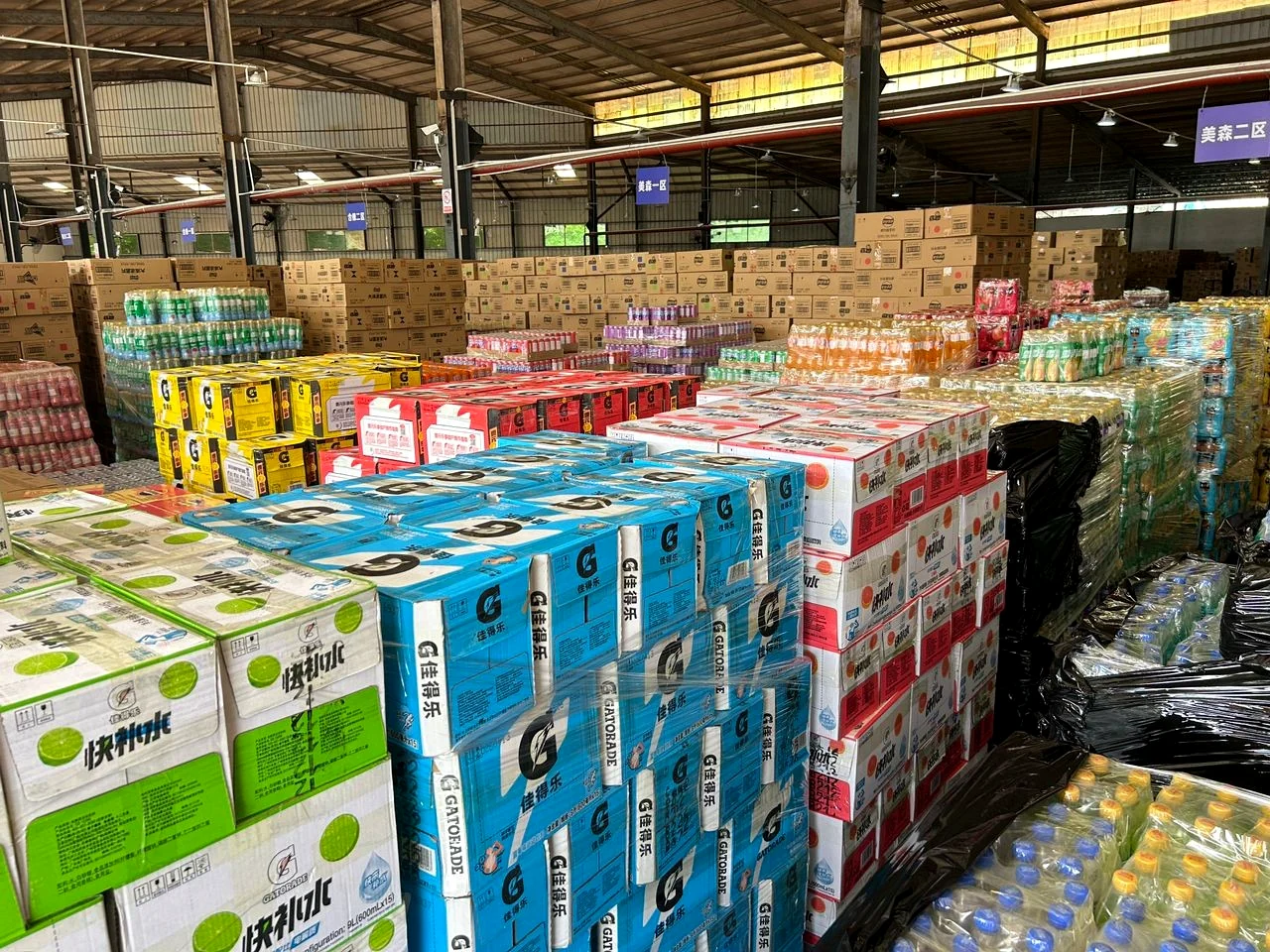 Container loading at warehouse